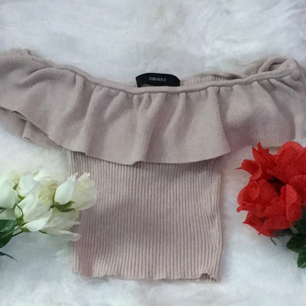 Off the shoulder beige cropped top❤️🤍